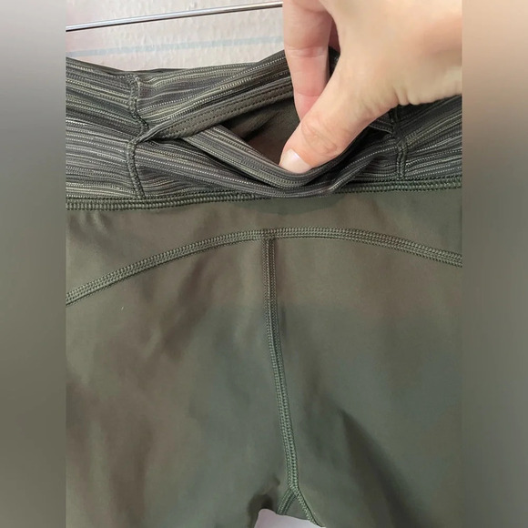 Lululemon Womens Lululemon Vent It Out Crop 17” Gator Green/Cyber Stripe size 4 - Picture 7 of 9